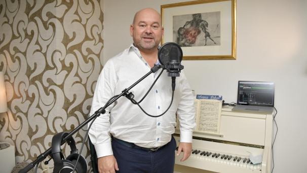 <p>Für Serge Bosch steht auch in Zeiten der Coronakrise der Gesang im Mittelpunkt seines Lebens.</p>