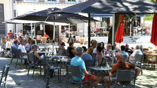 <p>Die DG-Regierung gewährt dem durch die Coronakrise arg gebeutelten Horeca-Sektor Prämien, die je nach Kategorie zwischen 2.000 und 10.000 Euro betragen.</p>
