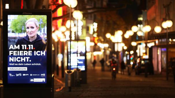 <p>Köln will Karnevalstouristen mit einem Alkoholverbot abschrecken. Auf Plakaten wird für den Feier-Verzicht geworben.</p>