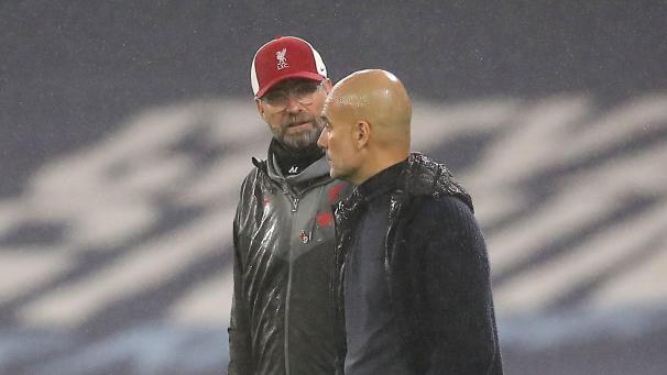 <p>Jürgen Klopp (links) und Pep Guardiola kritisieren den „zu vollen“ Spielplan der Topklubs.</p>