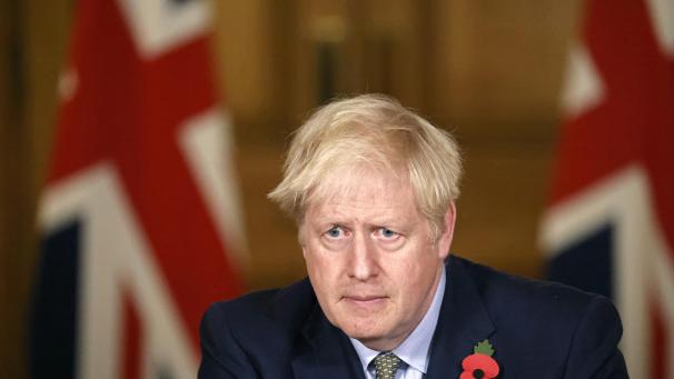 <p>Boris Johnson während einer Pressekonferenz in der Londoner Downing Street. Das britische Oberhaus hat dem umstrittenen Binnenmarktgesetz, mit dem die Regierung den gültigen Brexit-Deal aushebeln will, erneut eine klare Abfuhr erteilt.</p>