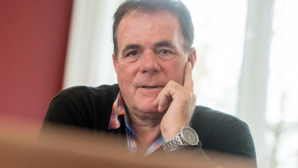 <p>Hein Simons betrauert den Tod seiner Mutter.</p>