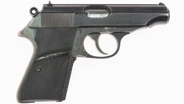 <p>Eine halbautomatische Pistole von Typ Walther PP. Die Pistole, die Bond-Darsteller Sean Connery bei seinem ersten Auftritt als Geheimagent in „James Bond - 007 jagt Dr. No“ (1962) benutzte, wird versteigert.</p>