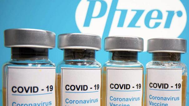 <p>Die EU-Staaten kaufen bis zu 300 Millionen Dosen des Corona-Impfstoffs der Firmen Biontech und Pfizer (Bild).</p>
