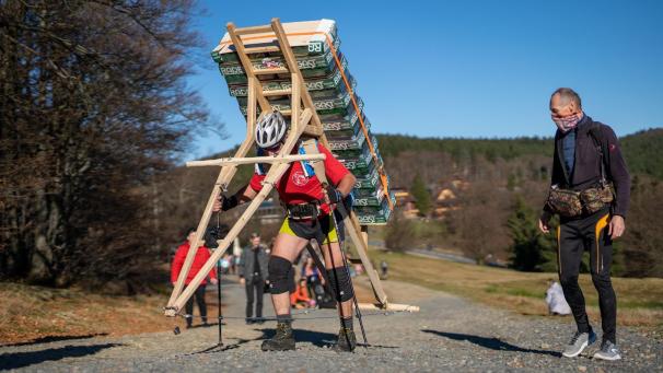 <p>Unglaublich: Zdenek Pacha hat mit mehr als 250 Kilo auf dem Rücken auf den Gipfel des Bergs Radhost geschleppt.</p>