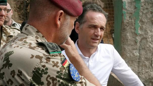 <p>Diese Aufnahme zeigt Heiko Maas bei einem Besuch eines EU-Ausbildungscamps 2019 in Mali.</p>