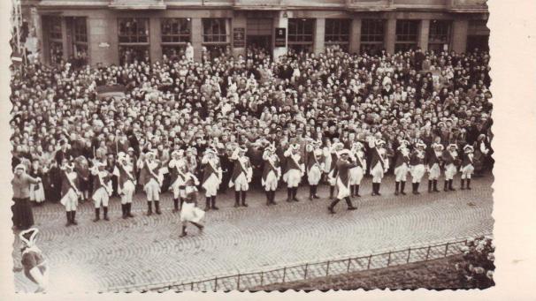 <p>1947 Auf Initiative der BW fand ein unorganisierter Zug in Eupen statt. Tanzpaar</p>