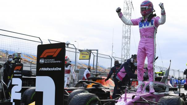<p>Lance Stroll aus Kanada vom Team Racing Point feiert seine Pole Position nach dem Qualifying.</p>