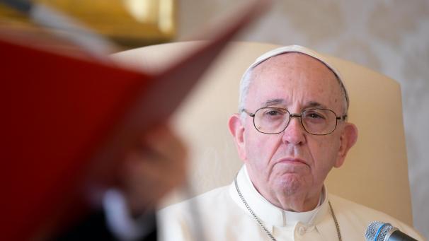 <p>Hat ein neues Buch geschrieben: Papst Franziskus.</p>
