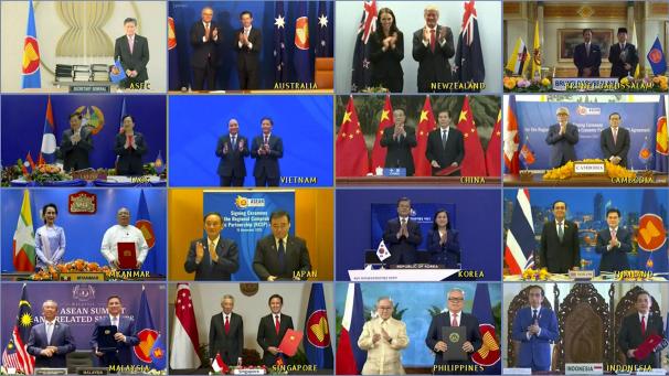 <p>Dieses von der Vietnam News Agency (VNA) zur Verfügung gestellte Videostandbild einer Telefonkonferenz zeigt die Staats- und Regierungschefs und deren Handelsminister von China und den Asean-Staaten.</p>