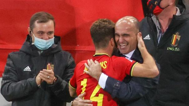 <p>Dries Mertens bejubelte seinen Treffer mit Trainer Martinez.</p>
