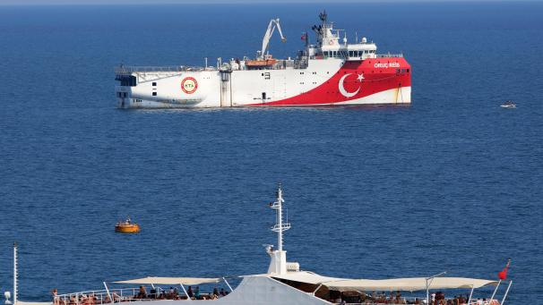 <p>Das türkische Forschungsschiff „Oruc Reis“ ankert vor der Küste von Antalya im Mittelmeer.</p>