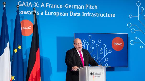 <p>Peter Altmaier (CDU), deutscher Bundesminister für Wirtschaft und Energie, spricht beim virtuellen Gaia-X Fachforum. Immer mehr Firmen wollen sich am Aufbau der europäischen Cloud- und Dateninfrastruktur Gaia-X beteiligen.</p>