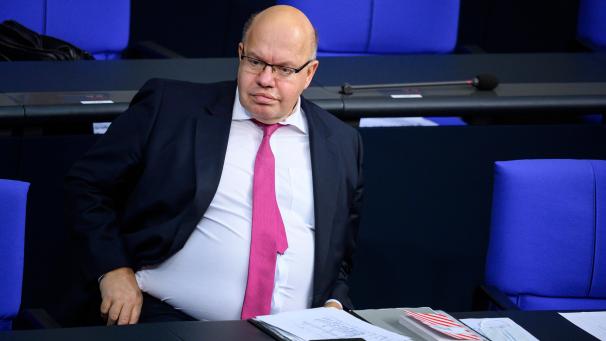 <p>Peter Altmaier (CDU), deutscher Bundesminister für Wirtschaft und Energie, sitzt in der Plenarsitzung im Deutschen Bundestag.</p>