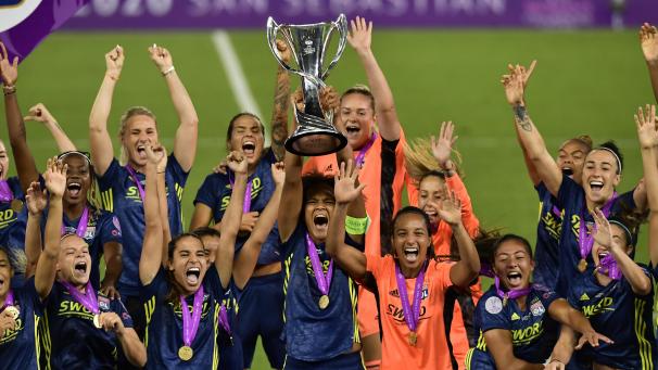 <p>Die Spielerinnen von Olympique Lyon feiern im August den Sieg in der Champions League.</p>