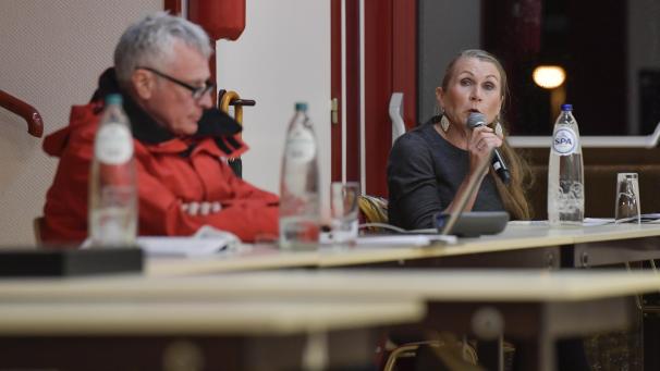 <p>Ulrich Deller (l.) und Heike Esfahlani-Ehlert am Donnerstag im Raerener Gemeinderat.</p>