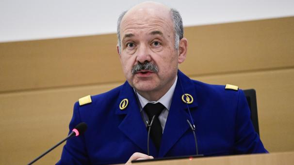 <p>Ist die Nummer zwei in der Hierarchie der föderalen Polizei: André Desenfants.</p>