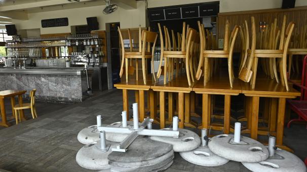 <p>Geschlossenes Café in Brüssel.</p>