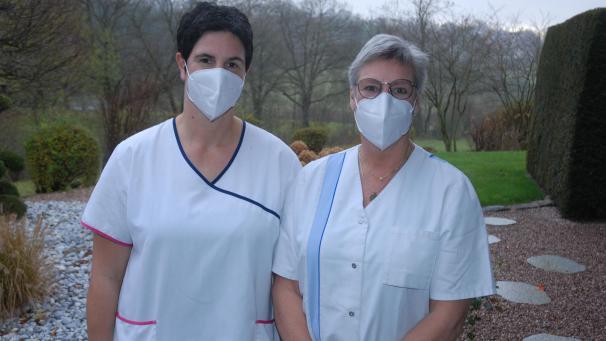 <p>Beatrice Hermann (links) und Catherine Pothen sind als selbstständige Krankenpflegerinnen tagtäglich mit dem Coronavirus konfrontiert: „Wir appellieren an die Familien, ihre Angehörigen und auch uns so gut wie möglich gegen eine Infektion zu schützen.“</p>