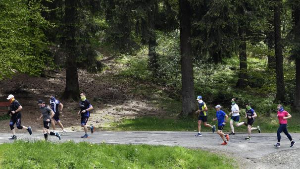 <p>Wer eine Covid-Erkrankung mit schwerem Verlauf hinter sich hat, sollte sich vor dem sportlichen Wiedereinstieg gründlich durchchecken lassen.</p>