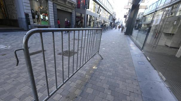 <p>Gähnende Leere in den Einkaufsstraßen des Landes</p>