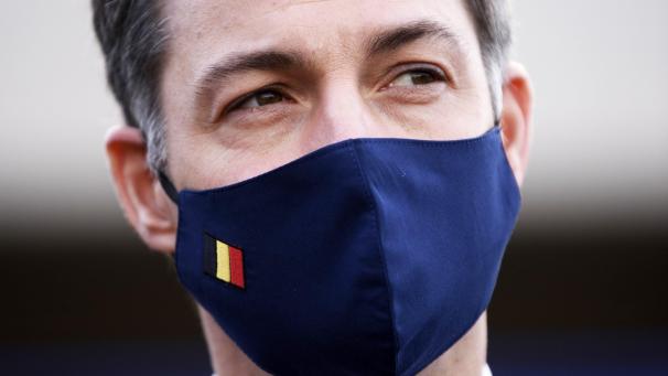 <p>Muss jetzt praktisch die Quadratur des Kreises schaffen: Weihnachten und ganze Wirtschaftszweige retten und gleichzeitig ein erneutes Aufflammen der Seuche verhindern: Premier De Croo.</p>