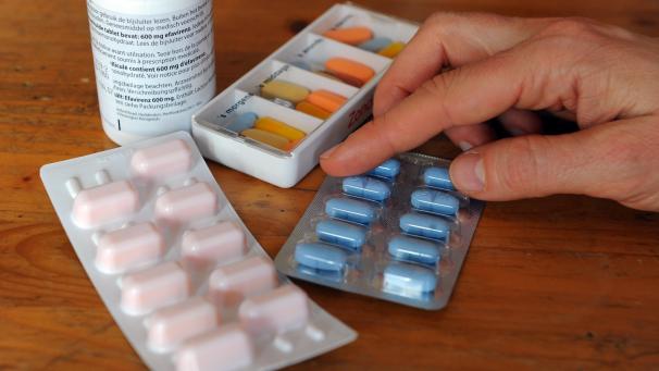 <p>Auch wenn HIV noch nicht heilbar ist, gibt es heutzutage sehr gute Therapiemöglichkeiten und wirksame Medikamente.</p>