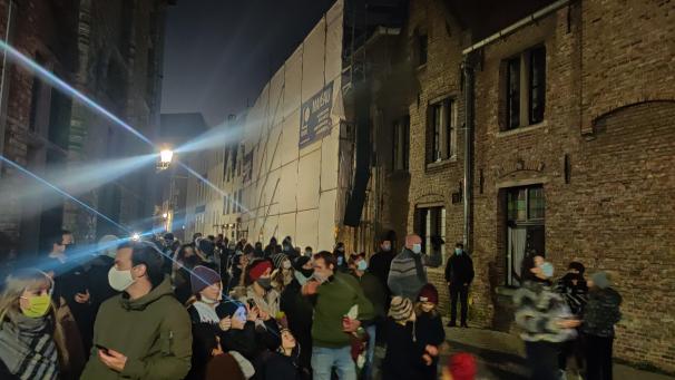 <p>Man schätzt, dass am Samstagabend mindestens 10.000 Menschen durch die Altstadt von Brügge flanierten, um das Lichtspektakel «Wintergloed» anzuschauen.</p>