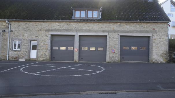 <p>Da der Bauhof in der Nähe des Rathauses nicht genug Platz bietet, muss derzeit eine zusätzliche Halle angemietet werden.</p>