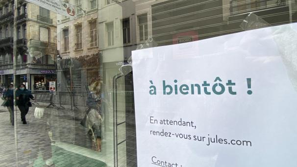 <p>Einige Geschäfte mussten schließen, um einen „Elektroschock“ in der Bevölkerung auszulösen, erklärte der Gesundheitsminister Frank Vandenbroucke.</p>