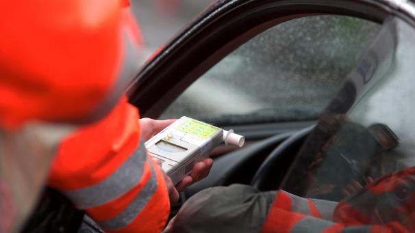 <p>In zwei Fällen stellte die Eifelpolizei Alkohol am Steuer fest.</p>
