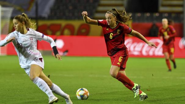 <p>Tine De Caigny (rechts) sorgte im Alleingang für den 2:0-Pausenstand.</p>