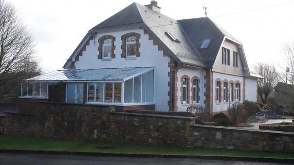 <p>Die Veranda an der 1993 renovierten Gemeindeschule in Born wird abgerissen und durch einen massiven Neubau ersetzt.</p>