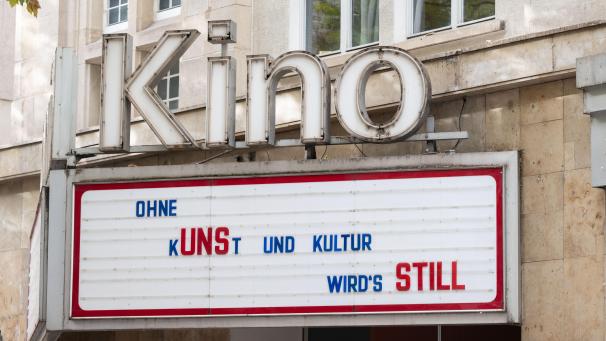 <p>Ein Kino in Stuttgart nach der Entscheidung von Anfang November, in einen Teil-Lockdown zu treten.</p>