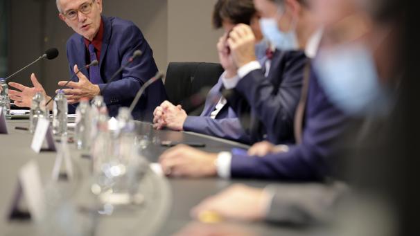 <p>Scheint nicht zimperlich beim Durchsetzen seiner Überzeugungen zu sein: Frank Vandenbroucke. Ob dieses Vorgehen die Akzeptanz erhöht, ist eine andere Frage.</p>