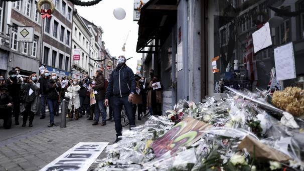 <p>Gedenken an die junge Lütticher Friseuse Alysson Jadin, die sich vor einigen Wochen das Leben genommen hatte.</p>