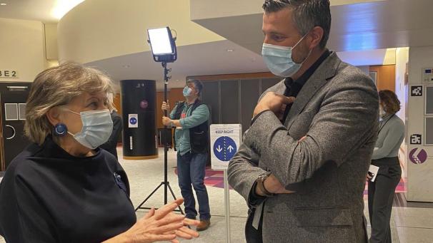 <p>Pascal Arimont im Gespräch mit EU-Kommissarin Elisa Ferreira, die für die europäische Regionalpolitik zuständig ist.</p>