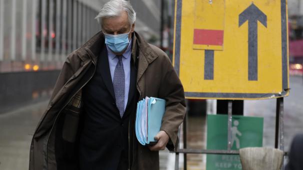 <p>Der Brexit Chefunterhändler der Europäischen Union, Michel Barnier, geht in das Konferenzzentrum. Weniger als einen Monat vor dem Austritt Großbritanniens aus dem Wirtschaftsraum der EU gehen die Gespräche weiter, und britische Beamte sagten, dies sei die letzte Woche, in der eine Einigung erzielt werden könne.</p>