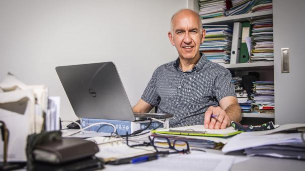 <p>Hat die Zahlen im Blick: Biostatistiker Geert Molenberghs.</p>