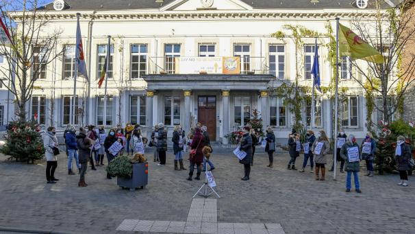<p>Protestdemo für die Wiedereröffnung der Friseurläden am Samstagmittag in Eupen.</p>