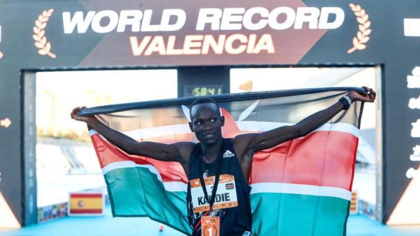 <p>Hat es gepackt: Kibiwott Kandie.</p>