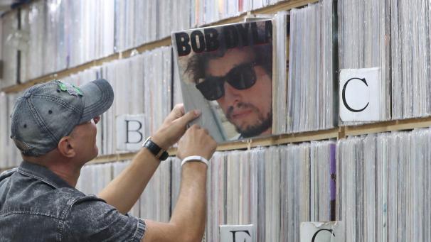 <p>Bob Dylan ist der einzige Musiker, der einen Literatur-Nobelpreis für seine Texte bekam.</p>