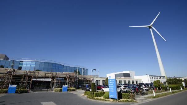 <p>In Puurs nahe Antwerpen produziert Pfizer Millionen Dosen seines Impfstoffs. Von hier aus werden Europa und andere Teile der Welt beliefert: mit höchstem logistischem Aufwand.</p>