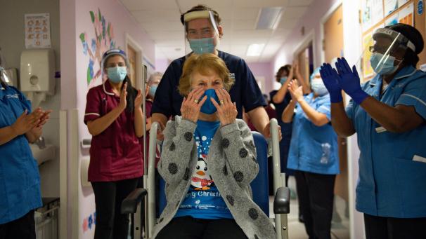 <p>„Ich fühle mich so privilegiert, die erste Person zu sein, die gegen Covid-19 geimpft wird“, sagte Keenan der britischen Nachrichtenagentur PA zufolge.</p>