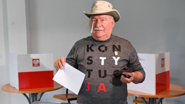 <p>Lech Walesa, ehemaliger Präsident von Polen und Friedensnobelpreisträger, warnt ebenfalls vor einem Veto.</p>