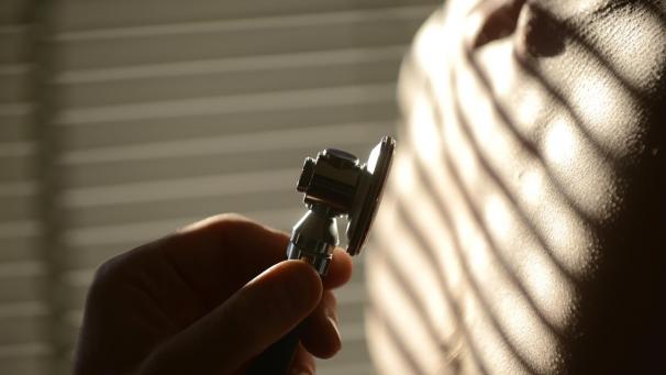 <p>Die „Ostbelgien-Regelung“ zur grenzüberschreitenden Gesundheitsversorgung war Mitte 2017 eingeführt worden und betrifft die Einwohner aus den neun DG-Gemeinden sowie aus den fünf „Randgemeinden“ Weismes, Malmedy, Baelen, Bleyberg und Welkenraedt. Illustration: Photo News</p>