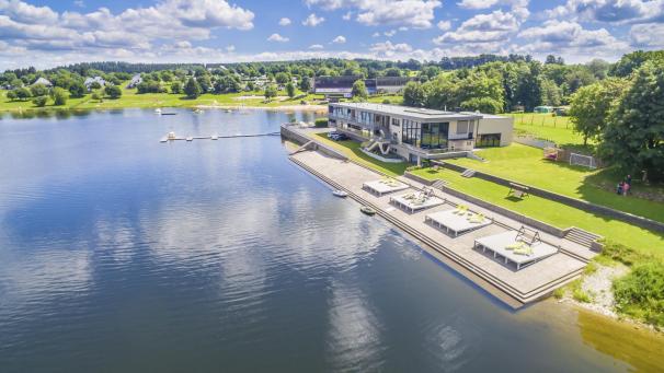 <p>Inhaber Pascal Sarlette schwebt vor, den Ferienkomplex „Beverly Weekend“ um eine Liegewiese zu erweitern. Diese wäre Mitgliedern des „Beach Club Bütgenbach“ zugänglich.</p>