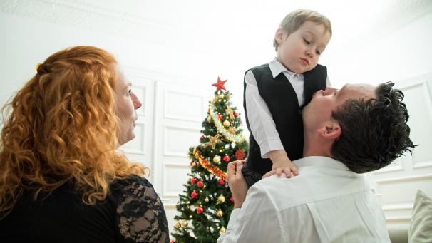 <p>Wenn keine Geschenke unter dem Weihnachtsbaum liegen, sollte das in Familien frühzeitig angesprochen werden, damit keine falschen Erwartungen entstehen.</p>