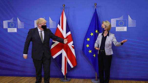 <p>Bei einem gemeinsamen Abendessen in Brüssel versuchen die EU-Kommissionspräsidentin Ursula von der Leyen und der britische Premier Boris Johnson, im persönlichen Gespräch die weiterhin offenen Brexit-Streitpunkte zu klären.</p>