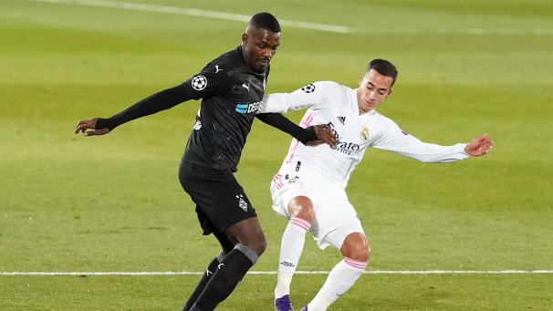 <p>Verloren, aber doch gewonnen: Marcus Thuram (l.) und die Gladbacher mussten um das Weiterkommen zittern.</p>